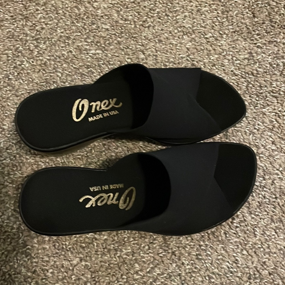 BRAND NEW- never worn- ONEX- shoe